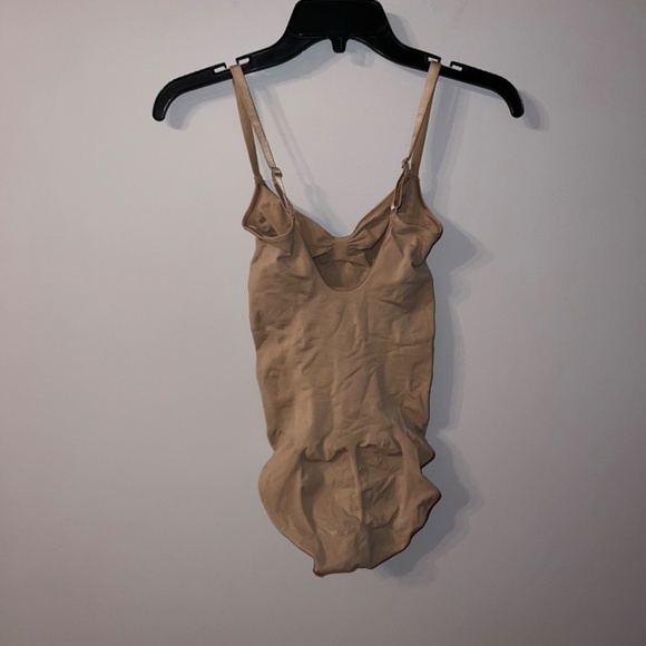 NWT SKIMS SHAPEWEAR BODYSUITS SEAMLESS SCULPT BRIEF BODYSUIT BEIGE SIENNA LARGE - Picture 7 of 7